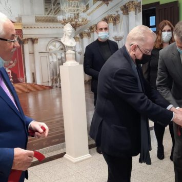 Открытие выставки "Стекло, которым любовались. Шедевры XVI-XXI веков из собрания Государственного Эрмитажа" 30 апреля 2021 г.