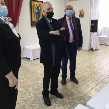 Посещение Пасхальной выставки художников иконописцев (художественная галерея на Димитрова) генеральным директором Государственного Эрмитажа М.Б. Пиотровским. 30 апреля 2021 г.
