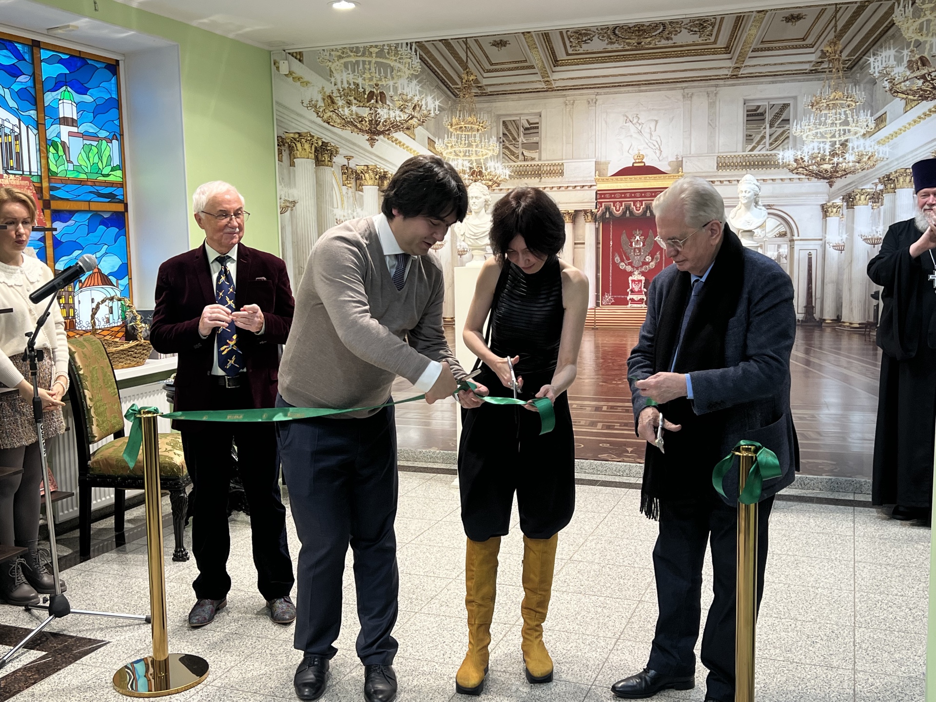 выставки "Оттенки роскоши. Художественные изделия из кожи XI-XXI веков" из собрания Государственного Эрмитажа. ⁣