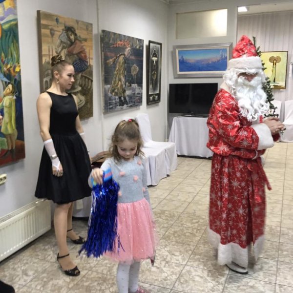 "Арт-Холл" собирает друзей. Традиционная Рождественская выставка в галерее "Арт-Холл". 25 декабря 2018 г.